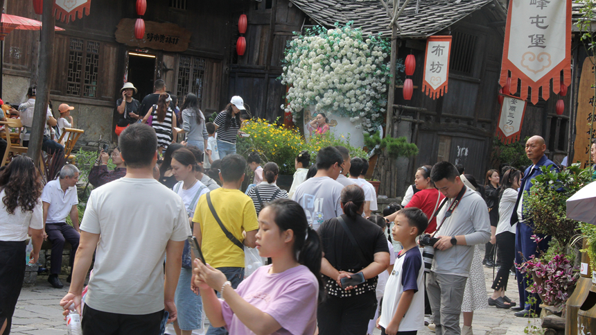 贵旅集团:“文旅+”擦亮“多彩贵州”新品牌pg电子免费试玩模拟器绘就假期多彩画卷!(图9) 贵旅集团:“文旅+”擦亮“多彩贵州”新品牌pg电子免费试玩模拟器绘就假期多彩画卷!(图9)